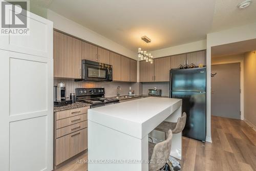 802 - 80 Esther Lorrie Drive, Toronto, ON - Indoor Photo Showing Kitchen