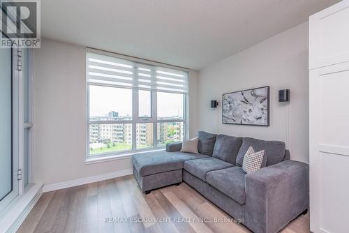 802 - 80 Esther Lorrie Drive, Toronto, ON - Indoor Photo Showing Living Room