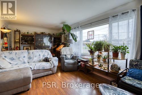 514 Krug Street, Kitchener, ON - Indoor Photo Showing Living Room