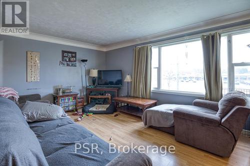 514 Krug Street, Kitchener, ON - Indoor Photo Showing Living Room