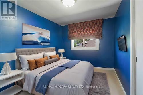 6950 Waterloo Drive, Niagara Falls, ON - Indoor Photo Showing Bedroom