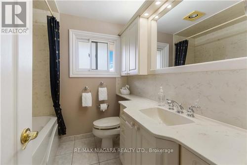6950 Waterloo Drive, Niagara Falls, ON - Indoor Photo Showing Bathroom