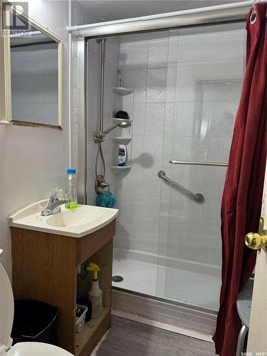 425 S Avenue S, Saskatoon, SK - Indoor Photo Showing Bathroom