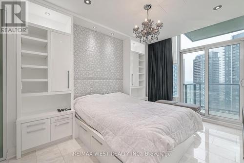 Lp04 - 2240 Lake Shore Boulevard, Toronto, ON - Indoor Photo Showing Bedroom