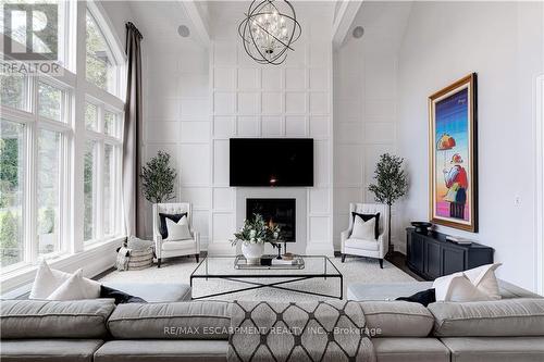 217 Poplar Drive, Burlington, ON - Indoor Photo Showing Living Room