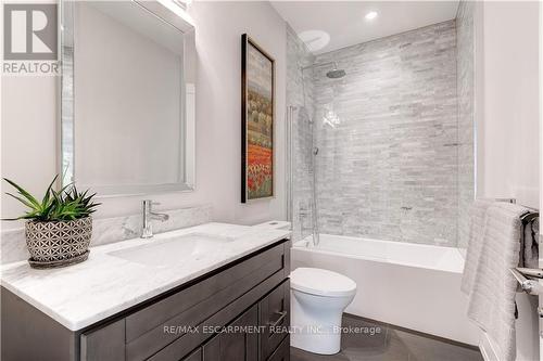 217 Poplar Drive, Burlington, ON - Indoor Photo Showing Bathroom