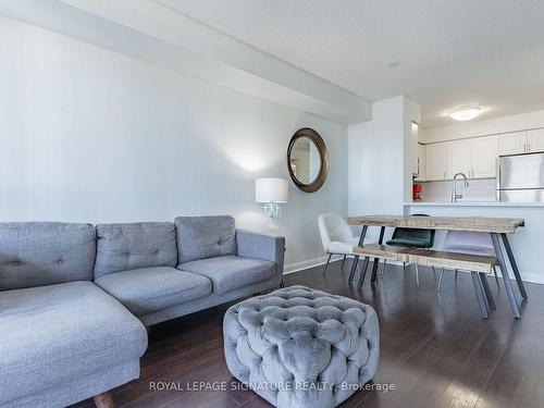 1708-4968 Yonge St, Toronto, ON - Indoor Photo Showing Living Room