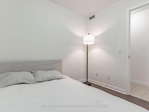 1708-4968 Yonge St, Toronto, ON - Indoor Photo Showing Bedroom