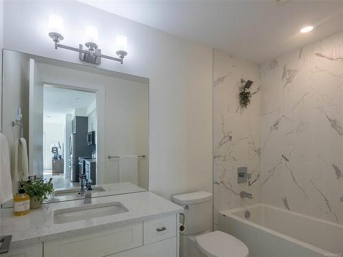 303-2526 Bevan Ave, Sidney, BC - Indoor Photo Showing Bathroom