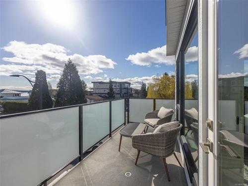 303-2526 Bevan Ave, Sidney, BC - Outdoor With View With Exterior