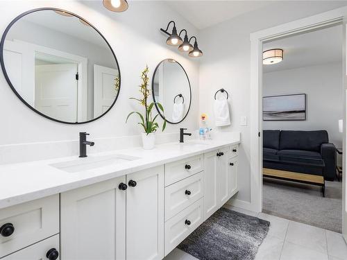 3332 Harbourview Blvd, Courtenay, BC - Indoor Photo Showing Bathroom