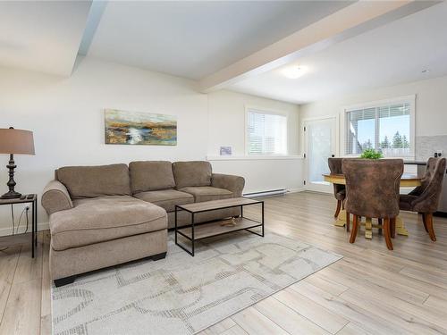 3332 Harbourview Blvd, Courtenay, BC - Indoor Photo Showing Living Room