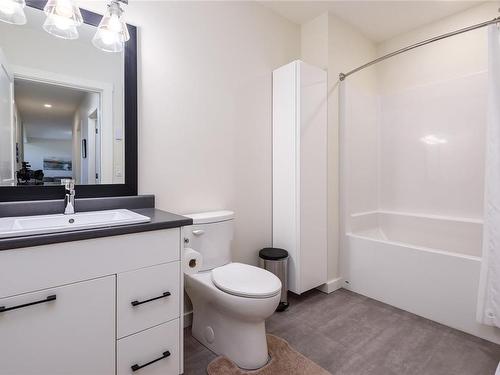 3332 Harbourview Blvd, Courtenay, BC - Indoor Photo Showing Bathroom