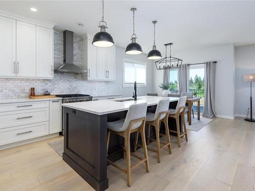 3332 Harbourview Blvd, Courtenay, BC - Indoor Photo Showing Kitchen With Upgraded Kitchen