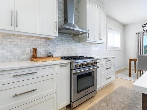 3332 Harbourview Blvd, Courtenay, BC - Indoor Photo Showing Kitchen With Upgraded Kitchen