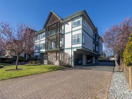 102-9960 Fourth St, Sidney, BC - Outdoor