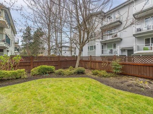 102-9960 Fourth St, Sidney, BC - Outdoor