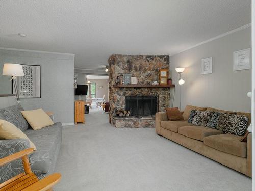 2102 Manchester Lane, Nanaimo, BC - Indoor Photo Showing Living Room With Fireplace