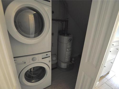 1061 Shelby Ann Ave, Nanaimo, BC - Indoor Photo Showing Laundry Room