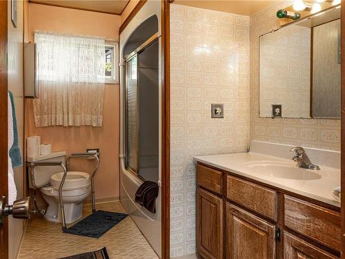 10126 Old Victoria Rd, Chemainus, BC - Indoor Photo Showing Bathroom