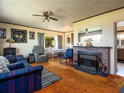 10126 Old Victoria Rd, Chemainus, BC - Indoor Photo Showing Living Room With Fireplace