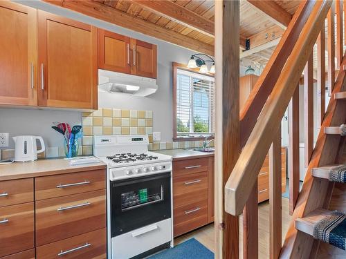 1129 Fifth Ave, Ucluelet, BC - Indoor Photo Showing Kitchen