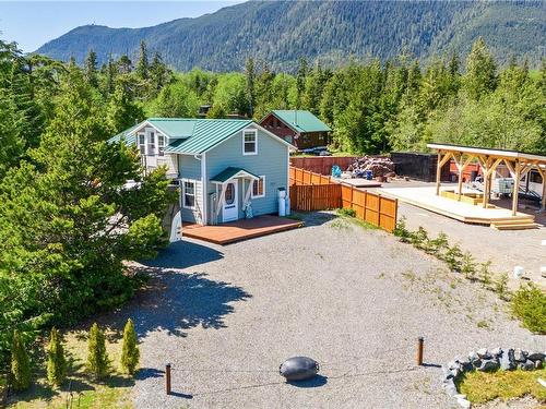 1129 Fifth Ave, Ucluelet, BC - Outdoor With Deck Patio Veranda