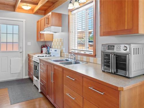 1129 Fifth Ave, Ucluelet, BC - Indoor Photo Showing Kitchen With Double Sink