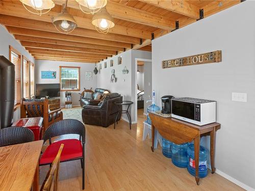 1129 Fifth Ave, Ucluelet, BC - Indoor