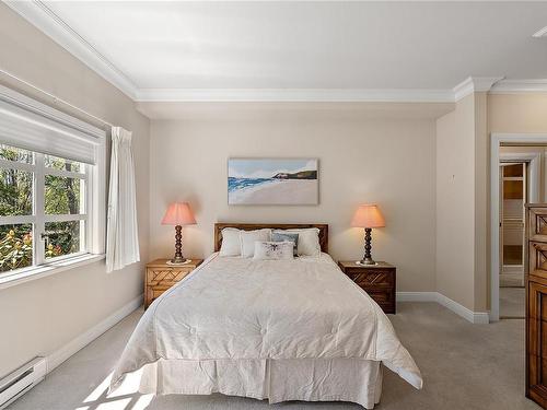 203-2277 Oak Bay Ave, Oak Bay, BC - Indoor Photo Showing Bedroom