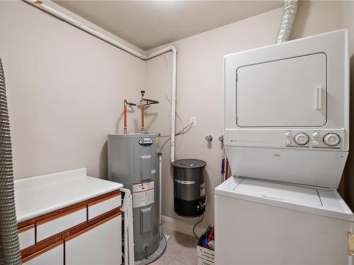 203-2277 Oak Bay Ave, Oak Bay, BC - Indoor Photo Showing Laundry Room