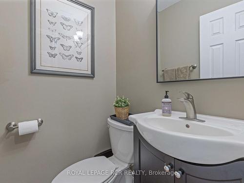 597 Brooks Howard Crt, Newmarket, ON - Indoor Photo Showing Bathroom