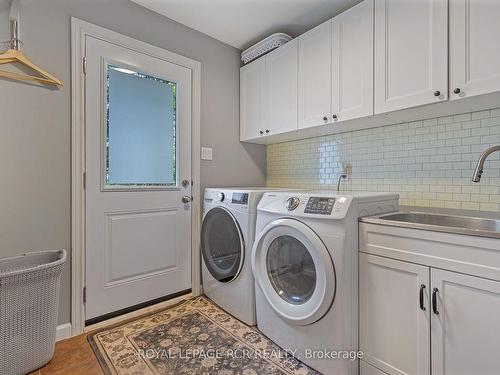 597 Brooks Howard Crt, Newmarket, ON - Indoor Photo Showing Laundry Room