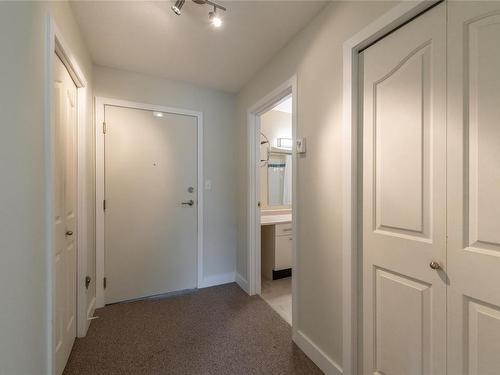 306-2227 James White Blvd, Sidney, BC - Indoor Photo Showing Other Room