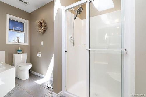 4953 Cordova Bay Rd, Saanich, BC - Indoor Photo Showing Bathroom