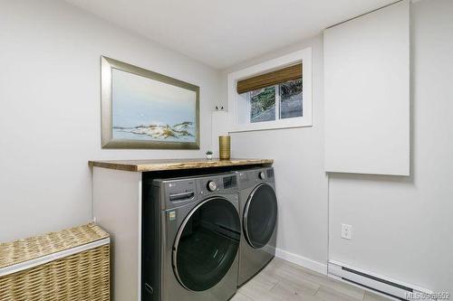 4953 Cordova Bay Rd, Saanich, BC - Indoor Photo Showing Laundry Room