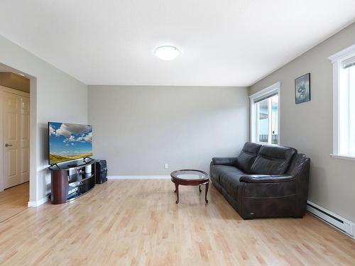 2131 Stirling Pl, Courtenay, BC - Indoor Photo Showing Living Room