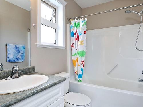 2131 Stirling Pl, Courtenay, BC - Indoor Photo Showing Bathroom