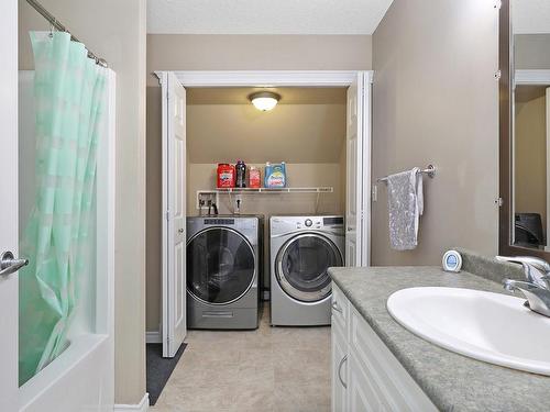 2131 Stirling Pl, Courtenay, BC - Indoor Photo Showing Laundry Room