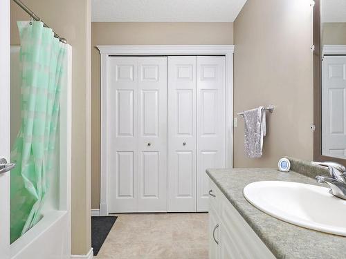 2131 Stirling Pl, Courtenay, BC - Indoor Photo Showing Bathroom
