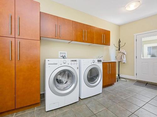 6-6054 York Rd, Duncan, BC - Indoor Photo Showing Laundry Room