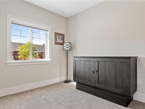 326 Edgewood Cres, Duncan, BC - Indoor Photo Showing Other Room