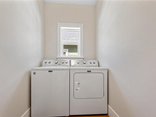 326 Edgewood Cres, Duncan, BC - Indoor Photo Showing Laundry Room