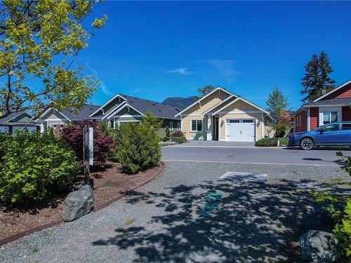 326 Edgewood Cres, Duncan, BC - Outdoor With Facade