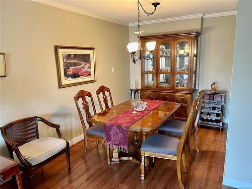 301-935 Fairfield Rd, Victoria, BC - Indoor Photo Showing Dining Room