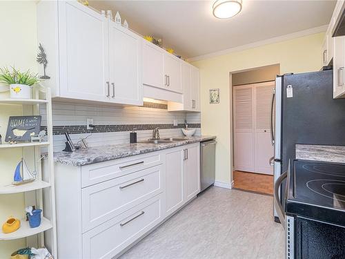 304-1665 Oak Bay Ave, Victoria, BC - Indoor Photo Showing Kitchen