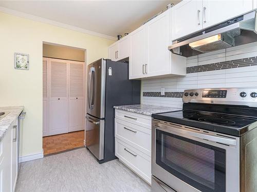 304-1665 Oak Bay Ave, Victoria, BC - Indoor Photo Showing Kitchen