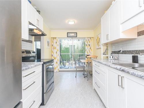 304-1665 Oak Bay Ave, Victoria, BC - Indoor Photo Showing Kitchen