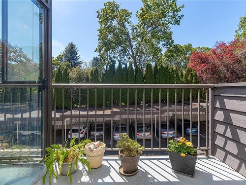 304-1665 Oak Bay Ave, Victoria, BC - Outdoor With Balcony