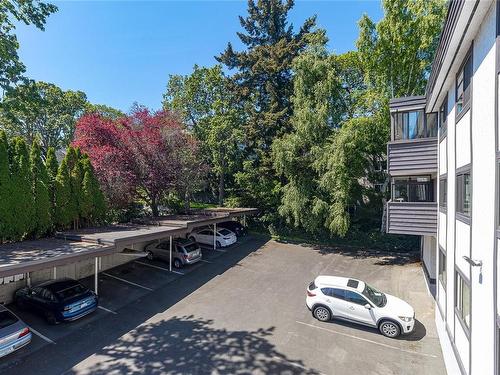 304-1665 Oak Bay Ave, Victoria, BC - Outdoor